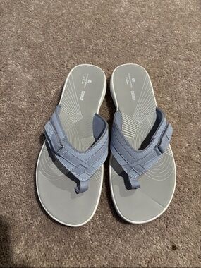 Cloudsteppers by Clarks Light Blue Gray Thong Sandals